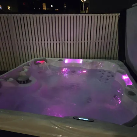 Moderne Med Jacuzzi Og Gratis P-plass