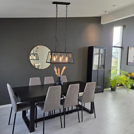 Moderne Med Jacuzzi Og Gratis P-plass דירה Narbø